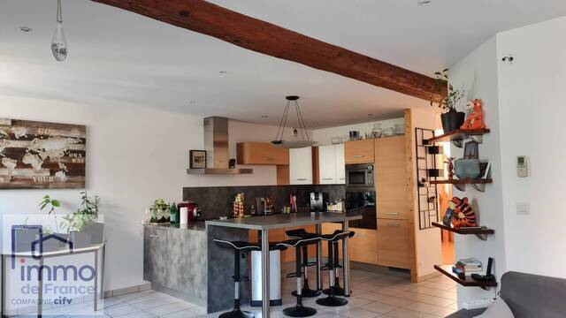 Vente appartement ancien renove 5 pièces 143 m² à Bourgoin-Jallieu (38300) - Hyper centre