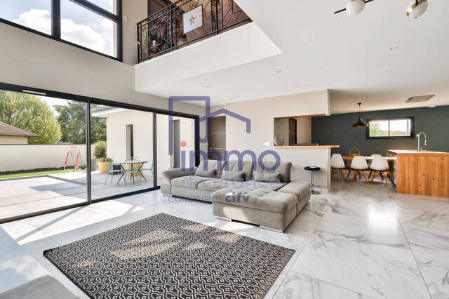 Sale House villa 5 rooms 194.25 m² Chèzeneuve 38300