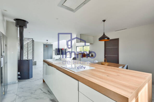 Sale House villa 5 rooms 194.25 m² Chèzeneuve 38300