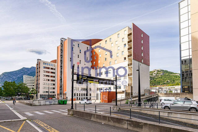 Vente Local bureau 825 m² Grenoble 38000