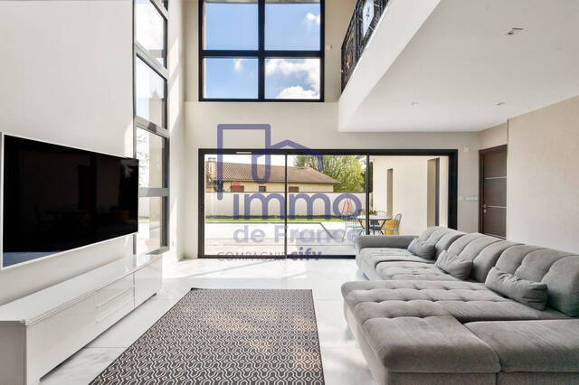 Sale House villa 5 rooms 194.25 m² Chèzeneuve 38300