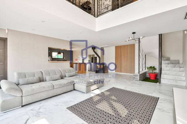 Sale House villa 5 rooms 194.25 m² Chèzeneuve 38300