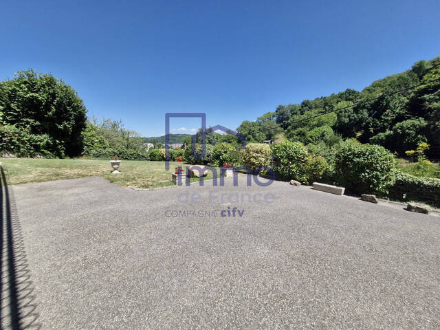 Sale House villa 6 rooms 168 m² Bourgoin-Jallieu 38300