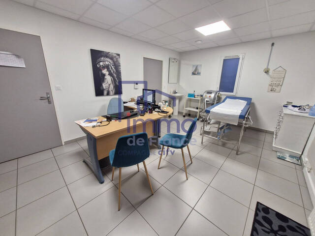 Vente Local professionnel 2 pièces 27 m² Meyrié 38300