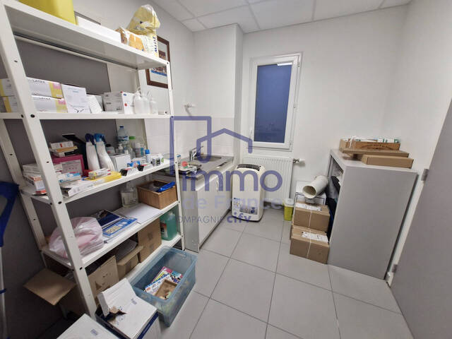 Vente Local professionnel 2 pièces 27 m² Meyrié 38300