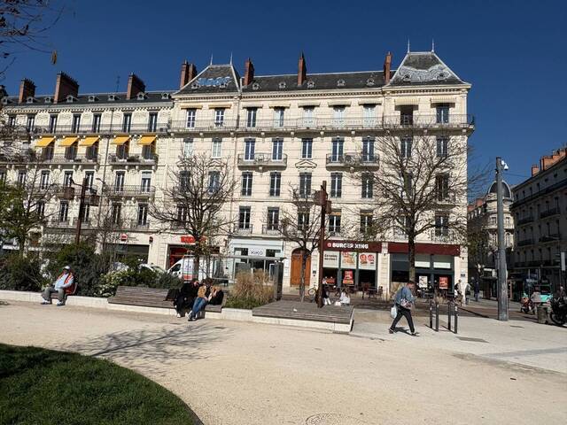Location Appartement 5 pièces 158.23 m² Grenoble 38000