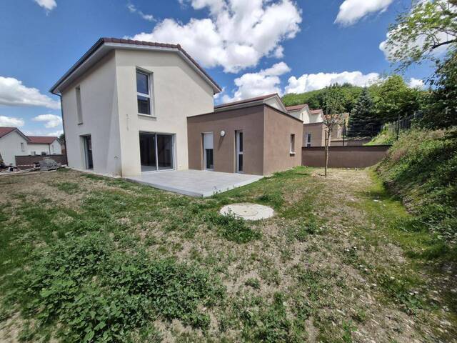 Location Maison individuelle 5 pièces 109 m² Bourgoin-Jallieu 38300