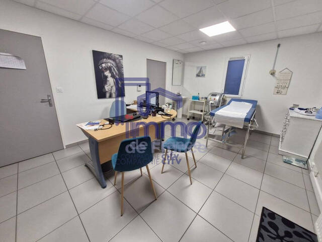 Vente Local professionnel 2 pièces 27 m² Meyrié 38300