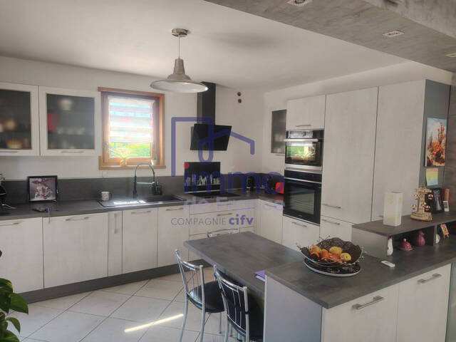 Vente Maison villa 7 pièces 169 m² Saint-Jean-de-Bournay 38440