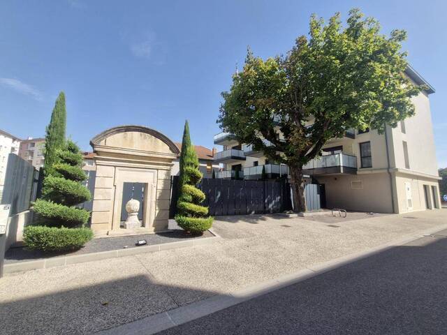 Location Local commercial Bourgoin-Jallieu 38300