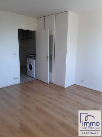 Location Appartement 1 pièce 25.37 m² Évry (91000)
