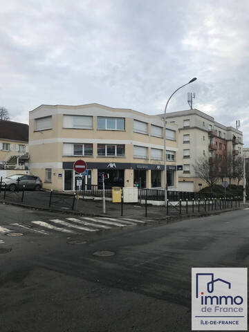 Location Local bureaux 95 m² Ris-Orangis (91130)