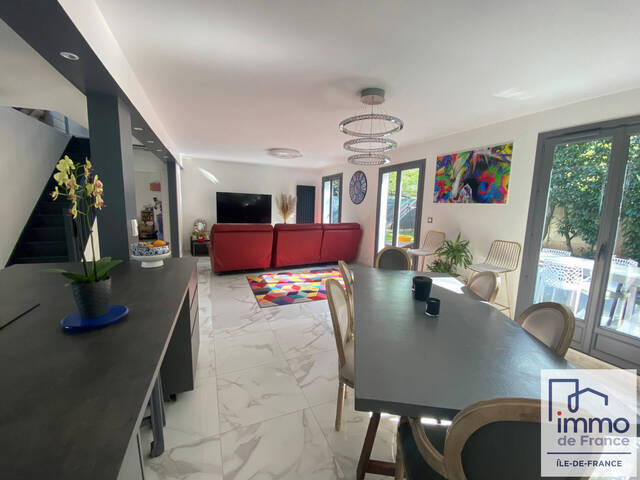 Vente maison 6 pièces 155.93 m² en Viry-Châtillon (91170)