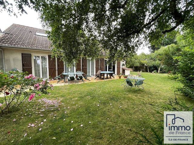 Vente maison 8 pièces 123.4 m² à Le Châtelet-en-Brie (77820)