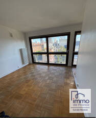 Location Appartement studio 1 pièce 25 m² Puteaux (92800) Mairie