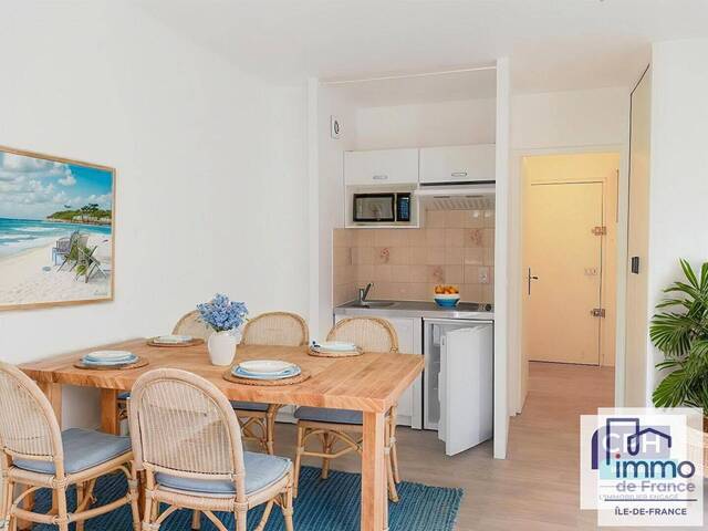 Vente appartement 2 pièces 29.16 m² à Cergy (95000) Calme, rue piétonneGare RER A Cergy Préfecture, Quartier : 3 fontaines