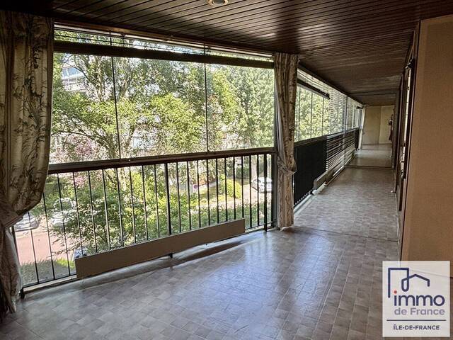 Vente appartement 3 pièces 76.7 m² à Rocquencourt (78150) Commerçant, verdoyant et calmebus