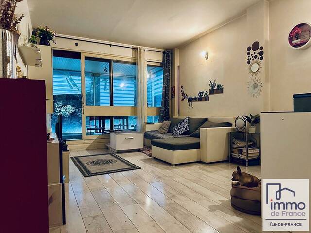 Vente appartement 1 pièce 35 m² à Le Chesnay (78150) Calme et verdoyantBus: 6202, 6217, EX01,6179, 6205 Train: ligne L (dir Versailles ou Celle st Cloud)