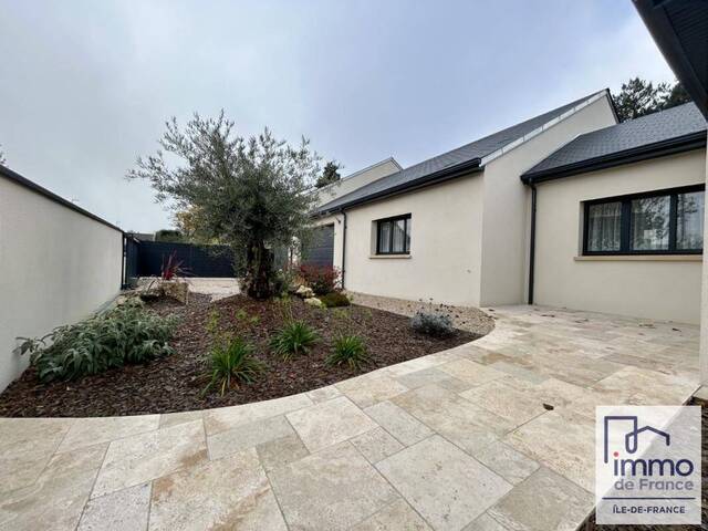 Location maison 6 pièces 180 m² à Lucé (28110) Nord