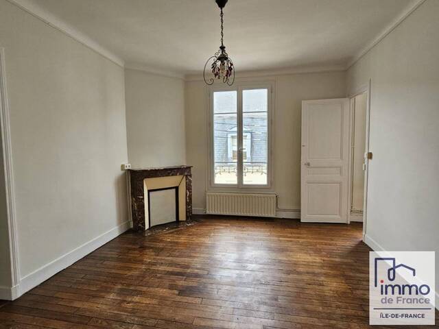 Location appartement rénové 3 pièces 48 m² en Rocquencourt (78150) Saint-Antoine