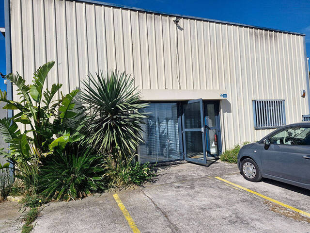 Location logement étudiant local commercial à Carqueiranne (83320)