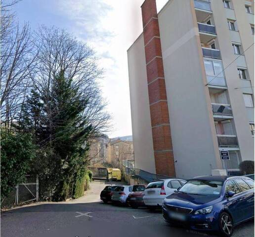 Location logement étudiant parking garage individuel à Saint-Étienne (42000)