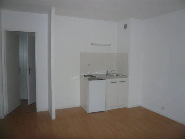 Louer Appartement 2 pièces 35.33 m² Mâcon (71000) TRES CALME AGGLOMERATION