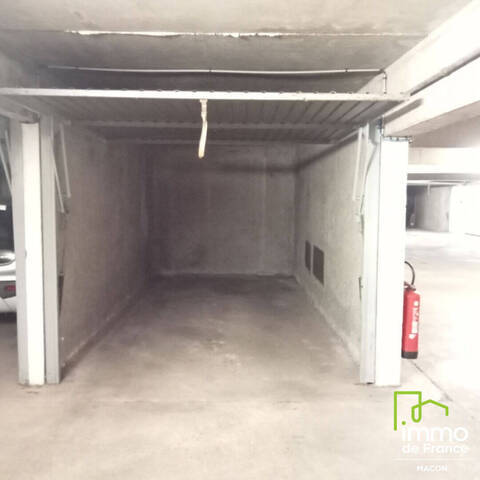 Louer Parking / box Mâcon (71000) HORS CENTRE-VILLE