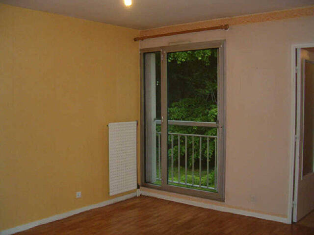 Louer Appartement 1 pièce 31.21 m² Mâcon (71000) TRES CALME - TRES ARBORE AGGLOMERATION