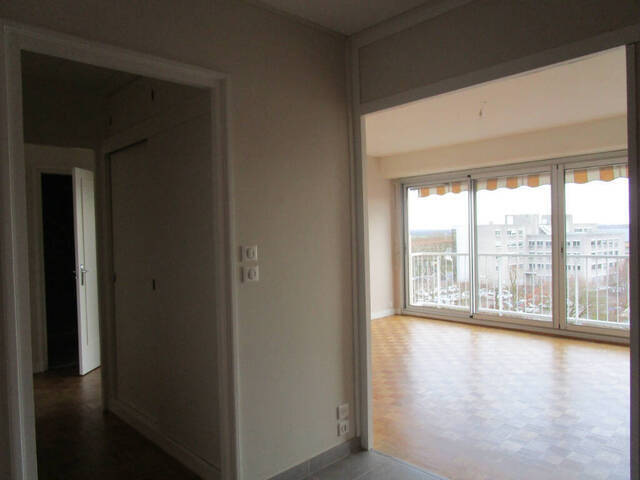 Louer Appartement 4 pièces 85.52 m² Mâcon (71000)