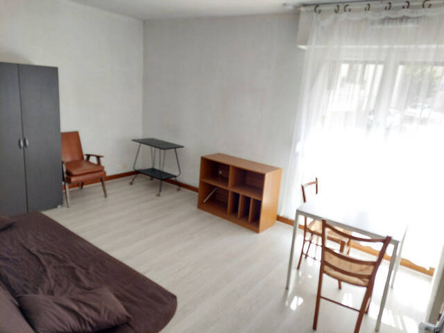 Louer Appartement 1 pièce 21 m² Mâcon (71000) CITE ADMINISTRATIVE HORS CENTRE-VILLE