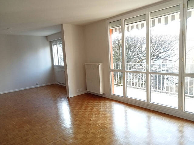 Louer Appartement 4 pièces 95 m² Mâcon (71000)
