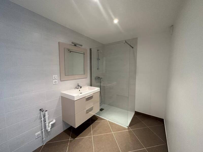 Location appartement 2 pièces à Divonne-les-Bains 01220 - 1 590 €