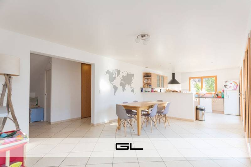 Rent apartment 5 rooms in Divonne-les-Bains 01220 - 2 950 €