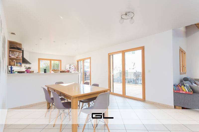 Rent apartment 5 rooms in Divonne-les-Bains 01220 - 2 950 €