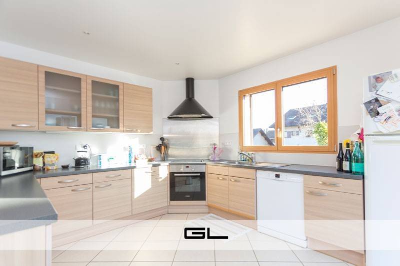 Rent apartment 5 rooms in Divonne-les-Bains 01220 - 2 950 €