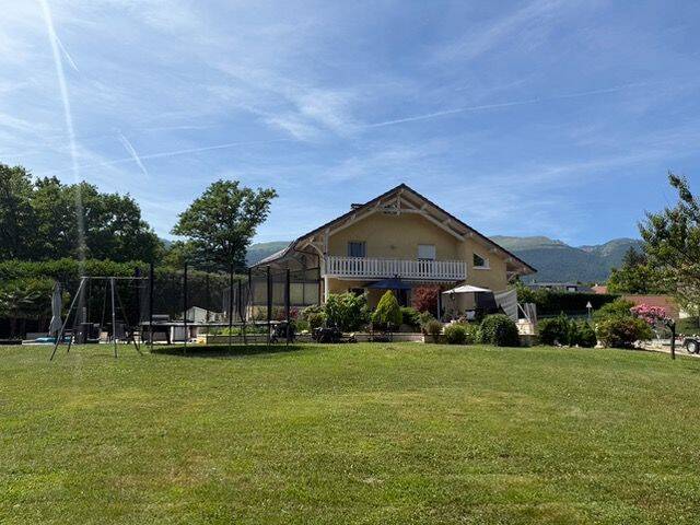 Location maison 4 pièces à Chevry 01170 - 2 650 €