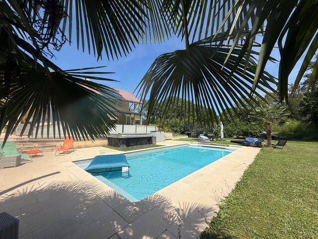 Location maison 4 pièces à Chevry 01170 - 2 650 €
