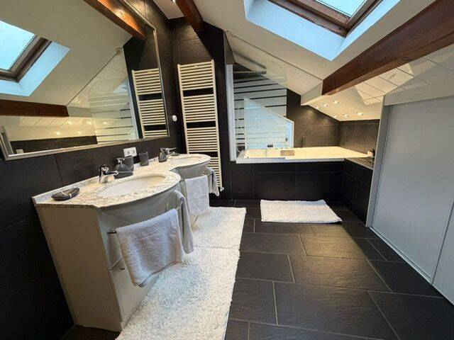 Location maison 4 pièces à Chevry 01170 - 2 950 €