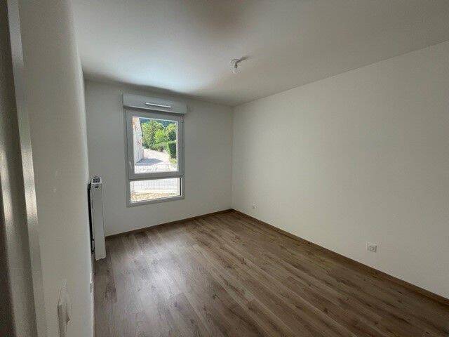 Location appartement 3 pièces à Échenevex 01170 - 1 795 €