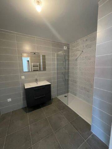Location appartement 3 pièces à Échenevex 01170 - 1 795 €