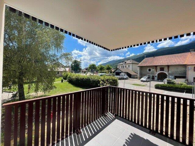 Location appartement 3 pièces à Échenevex 01170 - 1 795 €