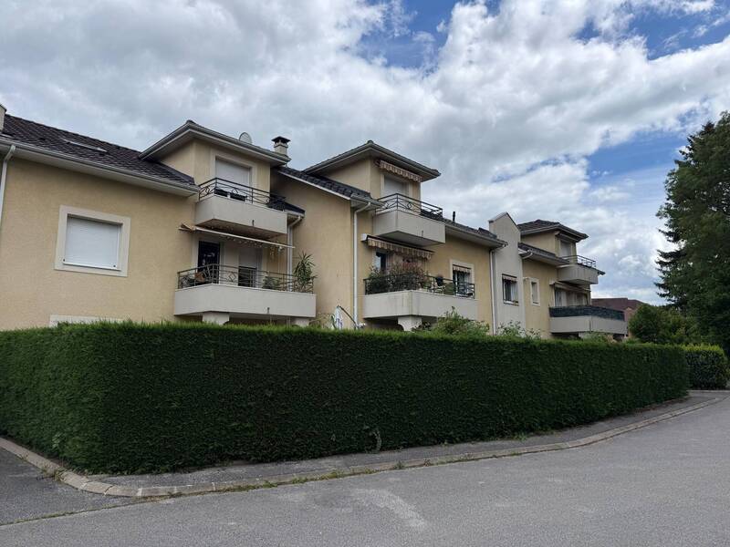 Location appartement 2 pièces à Saint-Genis-Pouilly 01630 - 980 €