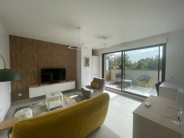 Rent apartment 2 rooms in Divonne-les-Bains 01220 - 1 570 €