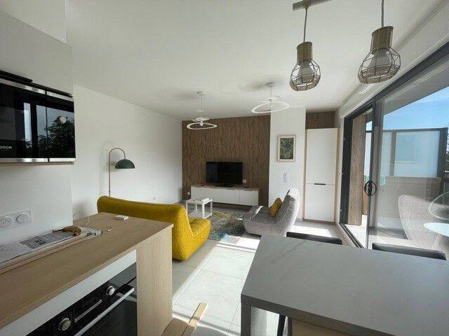 Rent apartment 2 rooms in Divonne-les-Bains 01220 - 1 570 €