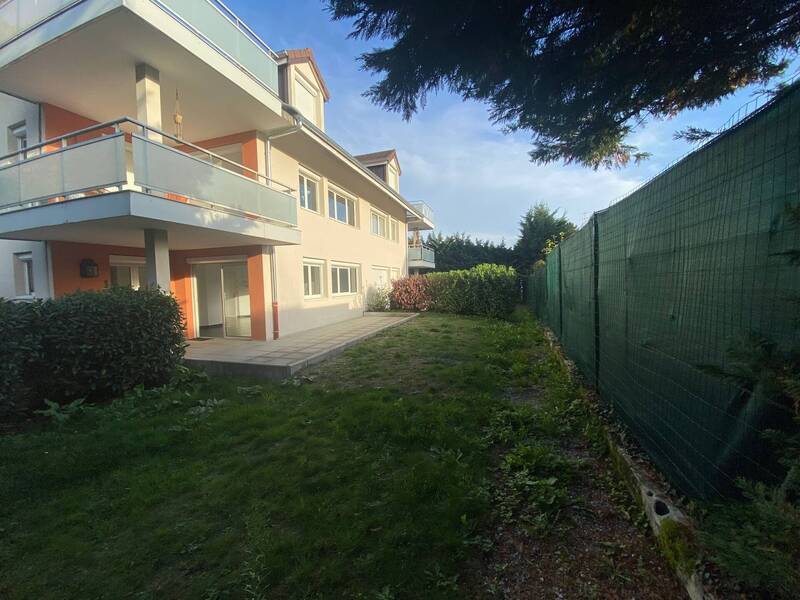 Rent apartment 3 rooms in Divonne-les-Bains 01220 - 2 380 €