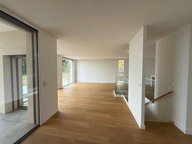 Rent apartment 5 rooms in Divonne-les-Bains 01220 - 3 450 €