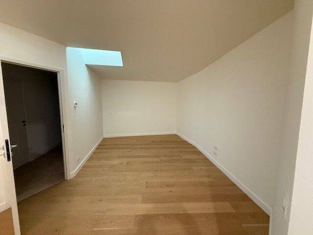 Rent apartment 5 rooms in Divonne-les-Bains 01220 - 3 450 €