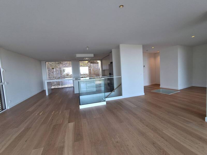 Rent apartment 4 rooms in Divonne-les-Bains 01220 - 3 300 €