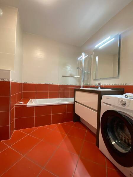 Location appartement 2 pièces à Divonne-les-Bains 01220 - 1 490 €